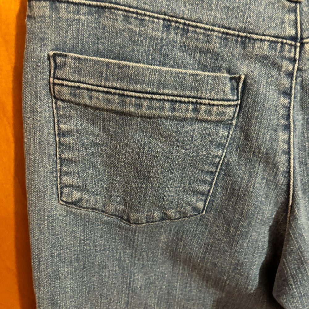 Lee‎ Classic Fit Capris, Blue, size 6P - Picture 9 of 14